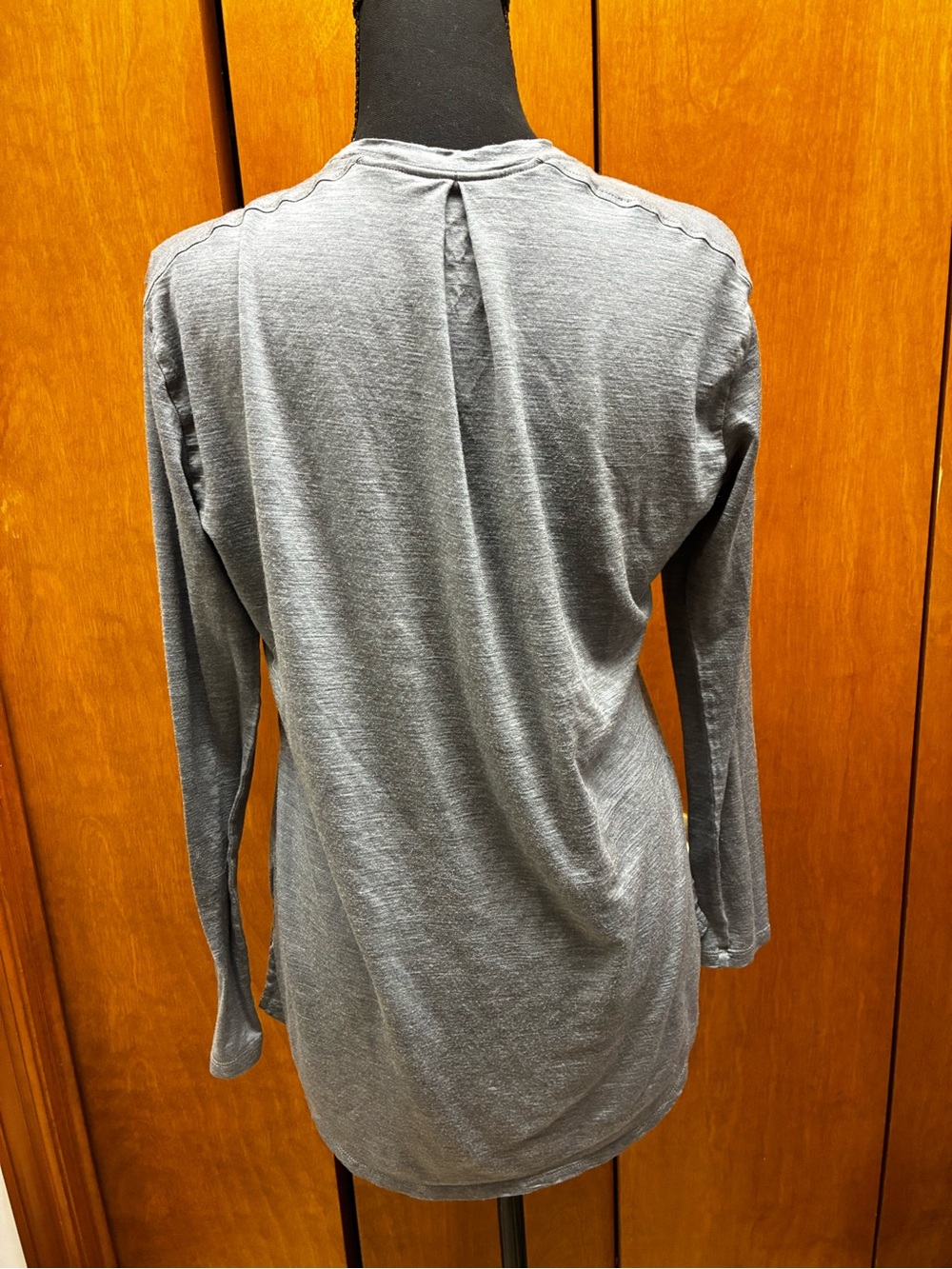 REI Women's Heather Gray Long-Sleeve Lightweight Wool blend Shirt - Picture 3 of 5